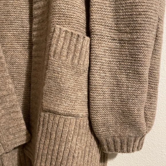 Tan Over-sized Cardigan Medium - Picture 7 of 8